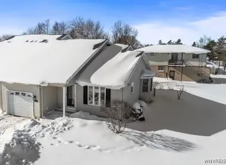 4753 East Highland Parkway, Hamburg, New York 1421, Hamburg, New York 14219, 2 Bedrooms Bedrooms, 6 Rooms Rooms,2 BathroomsBathrooms,Residential,Closed,4753 East Highland Parkway, Hamburg, New York 1421,0,B1660750