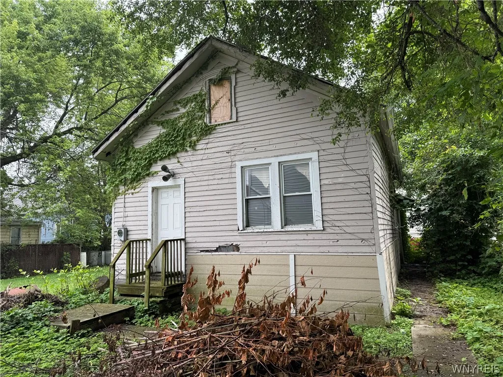 231 Hamburg Street, Buffalo, New York 14204, Buffalo, New York 14204, 8 Bedrooms Bedrooms, ,3 BathroomsBathrooms,Residential,For Sale,231 Hamburg Street, Buffalo, New York 14204,0,B1661300