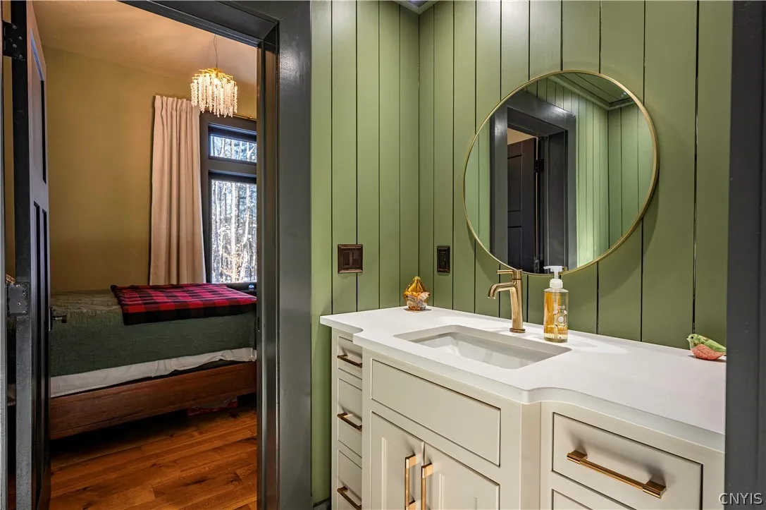 Main Floor Guest bath