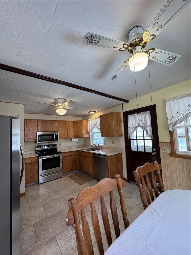 Full kitchen to rear porch