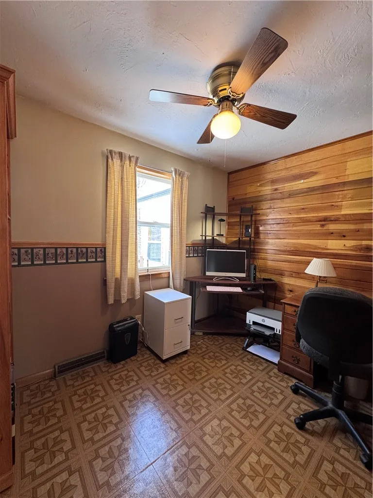 Office / bedroom