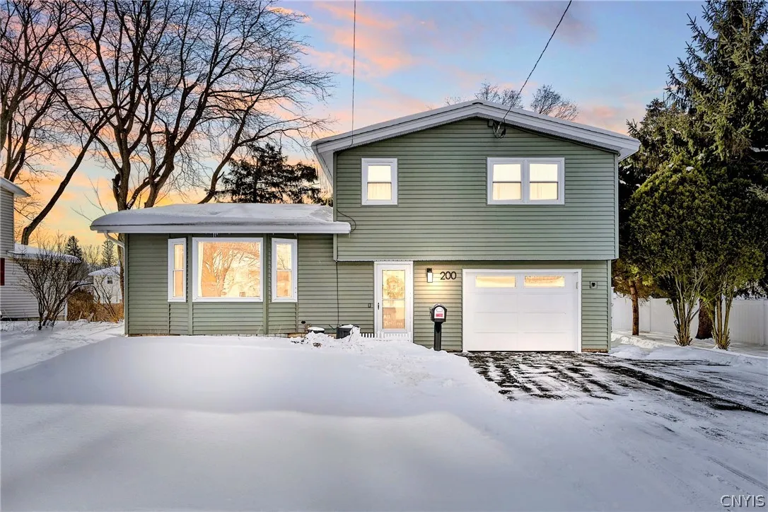 200 East Arbordale Road, Camillus, New York 13219, Camillus, New York 13219, 2 Bedrooms Bedrooms, 8 Rooms Rooms,1 BathroomBathrooms,Residential,Closed,200 East Arbordale Road, Camillus, New York 13219,0,S1661531