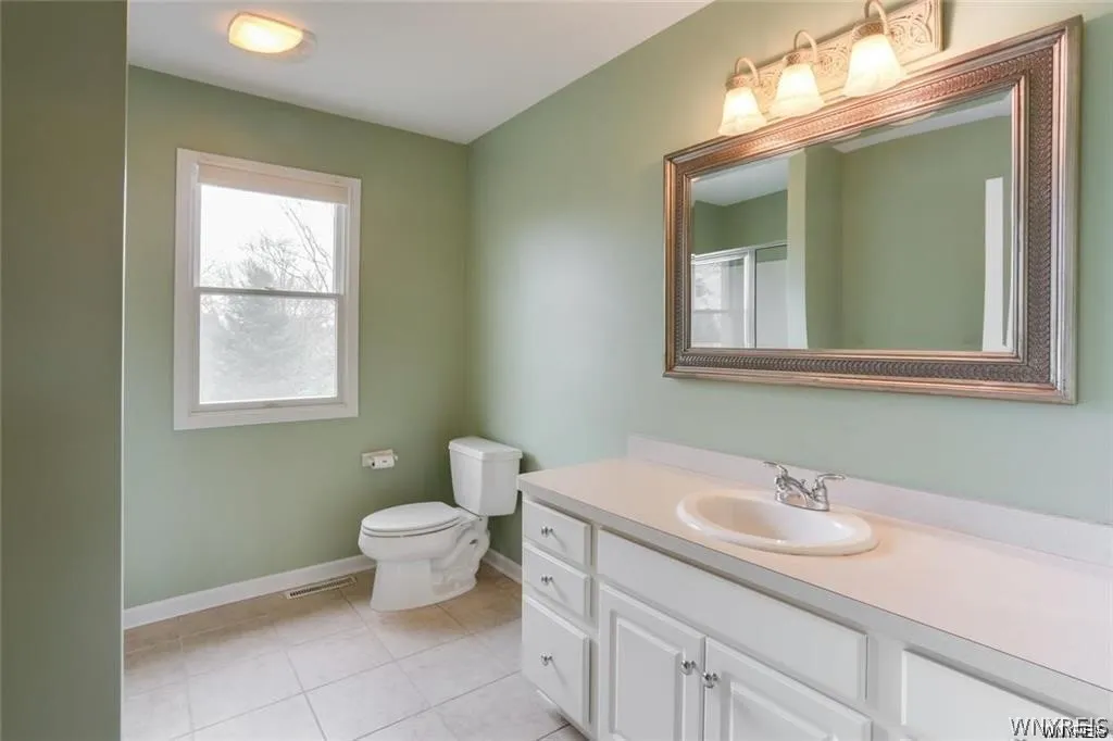 5558 Marthas Vineyard, Clarence, New York 14032, Clarence, New York 14032, 4 Bedrooms Bedrooms, 8 Rooms Rooms,2 BathroomsBathrooms,Residential Lease,For Rent,5558 Marthas Vineyard, Clarence, New York 14032,0,B1661608