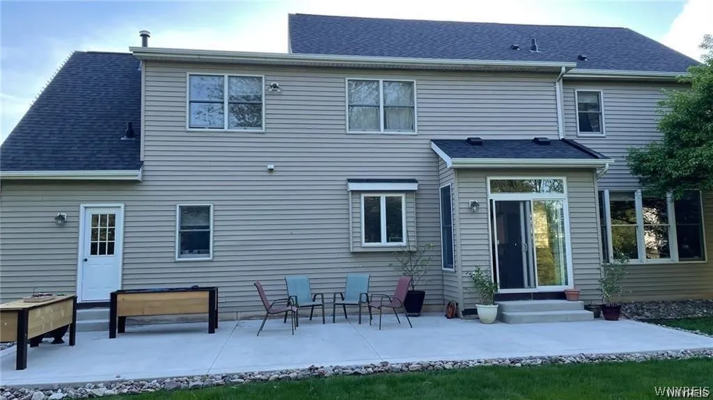 5558 Marthas Vineyard, Clarence, New York 14032, Clarence, New York 14032, 4 Bedrooms Bedrooms, 8 Rooms Rooms,2 BathroomsBathrooms,Residential Lease,For Rent,5558 Marthas Vineyard, Clarence, New York 14032,0,B1661608