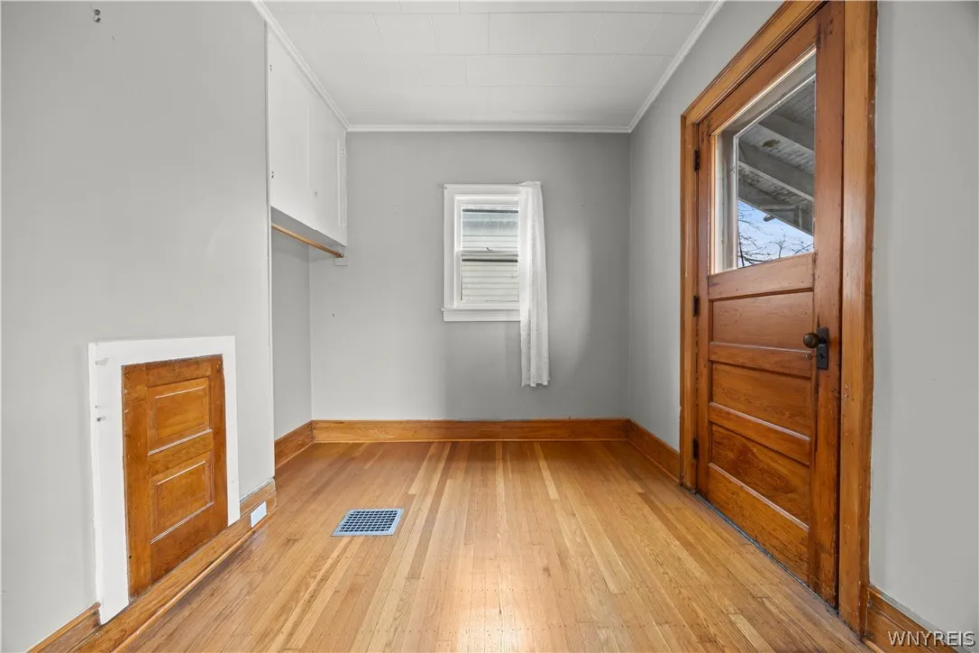 411 Breckenridge Street Upper, Buffalo, New York 1, Buffalo, New York 14213, 1 Bedroom Bedrooms, 5 Rooms Rooms,1 BathroomBathrooms,Residential Lease,For Rent,411 Breckenridge Street Upper, Buffalo, New York 1,0,B1661722