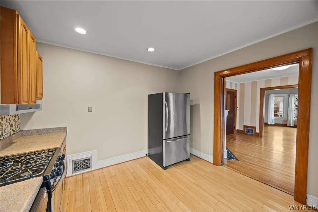 411 Breckenridge Street Upper, Buffalo, New York 1, Buffalo, New York 14213, 1 Bedroom Bedrooms, 5 Rooms Rooms,1 BathroomBathrooms,Residential Lease,For Rent,411 Breckenridge Street Upper, Buffalo, New York 1,0,B1661722