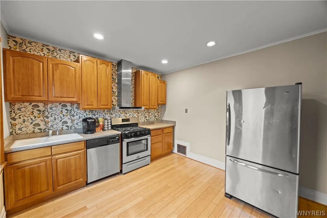 411 Breckenridge Street Upper, Buffalo, New York 1, Buffalo, New York 14213, 1 Bedroom Bedrooms, 5 Rooms Rooms,1 BathroomBathrooms,Residential Lease,For Rent,411 Breckenridge Street Upper, Buffalo, New York 1,0,B1661722