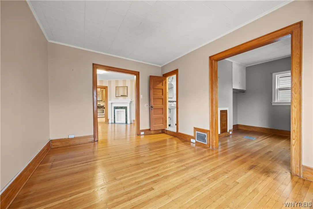 411 Breckenridge Street Upper, Buffalo, New York 1, Buffalo, New York 14213, 1 Bedroom Bedrooms, 5 Rooms Rooms,1 BathroomBathrooms,Residential Lease,For Rent,411 Breckenridge Street Upper, Buffalo, New York 1,0,B1661722