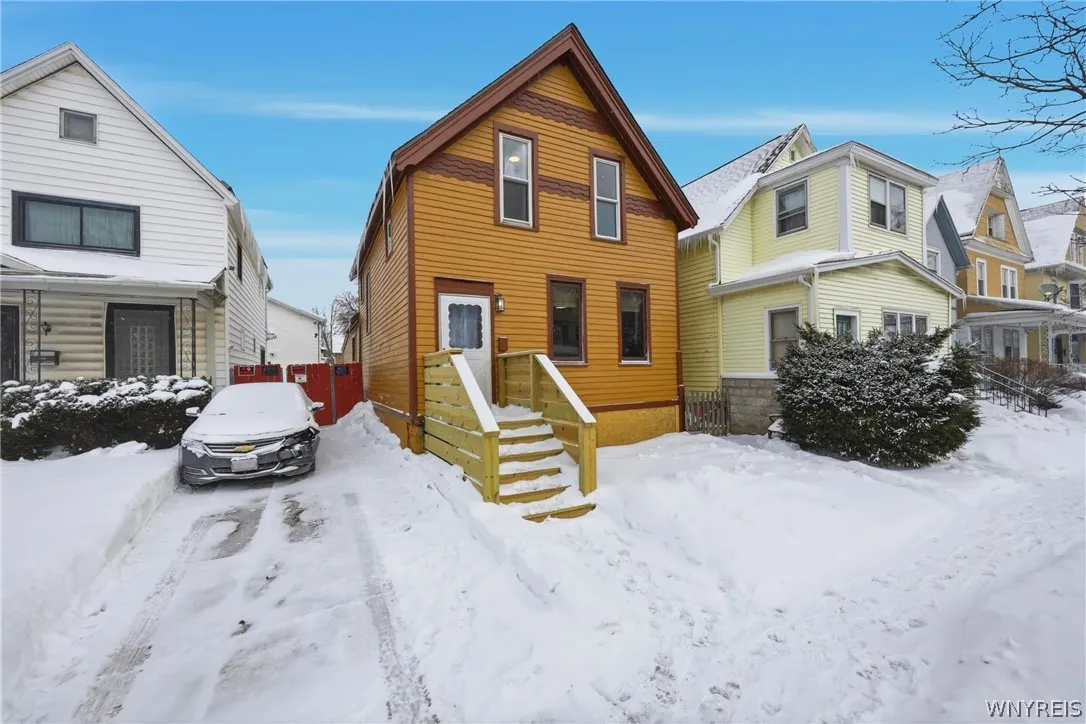 444 West Ferry Street N, Buffalo, New York 14213, Buffalo, New York 14213, 2 Bedrooms Bedrooms, 10 Rooms Rooms,1 BathroomBathrooms,Residential Lease,For Rent,444 West Ferry Street N, Buffalo, New York 14213,0,B1661655