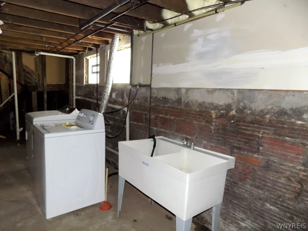 191 Kenmore Avenue, Tonawanda, New York 14223, Tonawanda, New York 14223, 5 Bedrooms Bedrooms, 9 Rooms Rooms,2 BathroomsBathrooms,Residential,For Sale,191 Kenmore Avenue, Tonawanda, New York 14223,0,B1660779