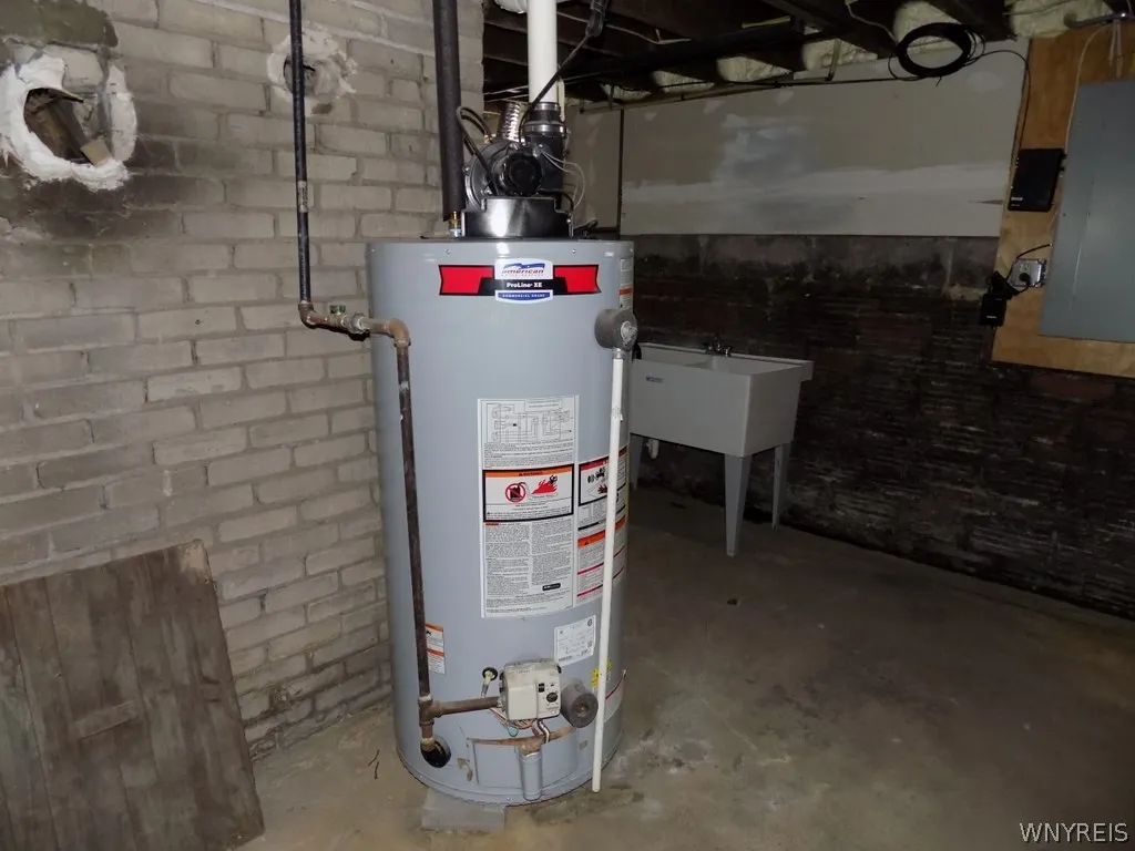 191 Kenmore Avenue, Tonawanda, New York 14223, Tonawanda, New York 14223, 5 Bedrooms Bedrooms, 9 Rooms Rooms,2 BathroomsBathrooms,Residential,For Sale,191 Kenmore Avenue, Tonawanda, New York 14223,0,B1660779