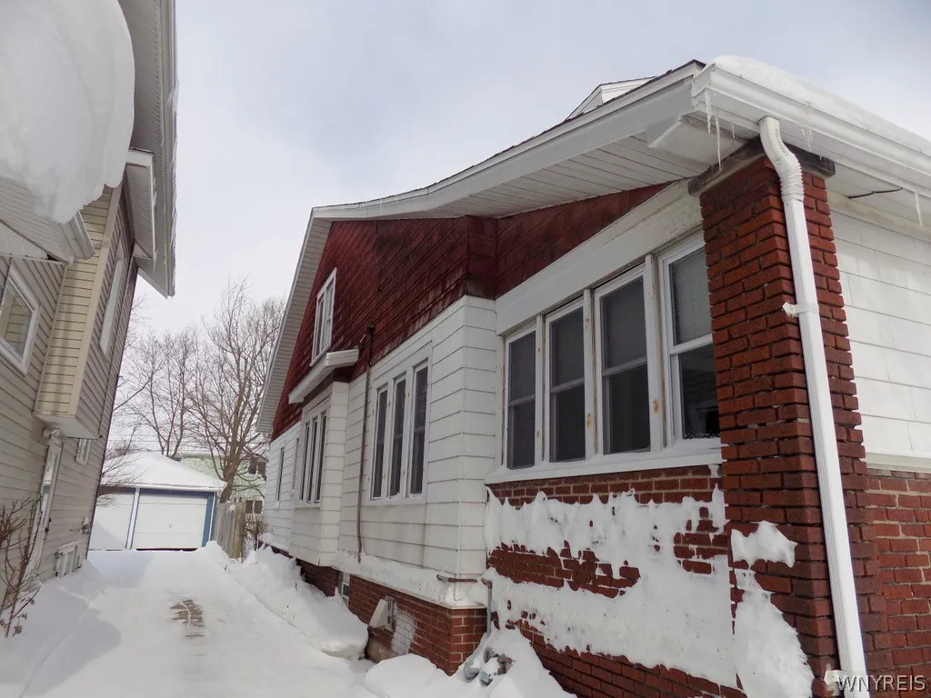 191 Kenmore Avenue, Tonawanda, New York 14223, Tonawanda, New York 14223, 5 Bedrooms Bedrooms, 9 Rooms Rooms,2 BathroomsBathrooms,Residential,For Sale,191 Kenmore Avenue, Tonawanda, New York 14223,0,B1660779