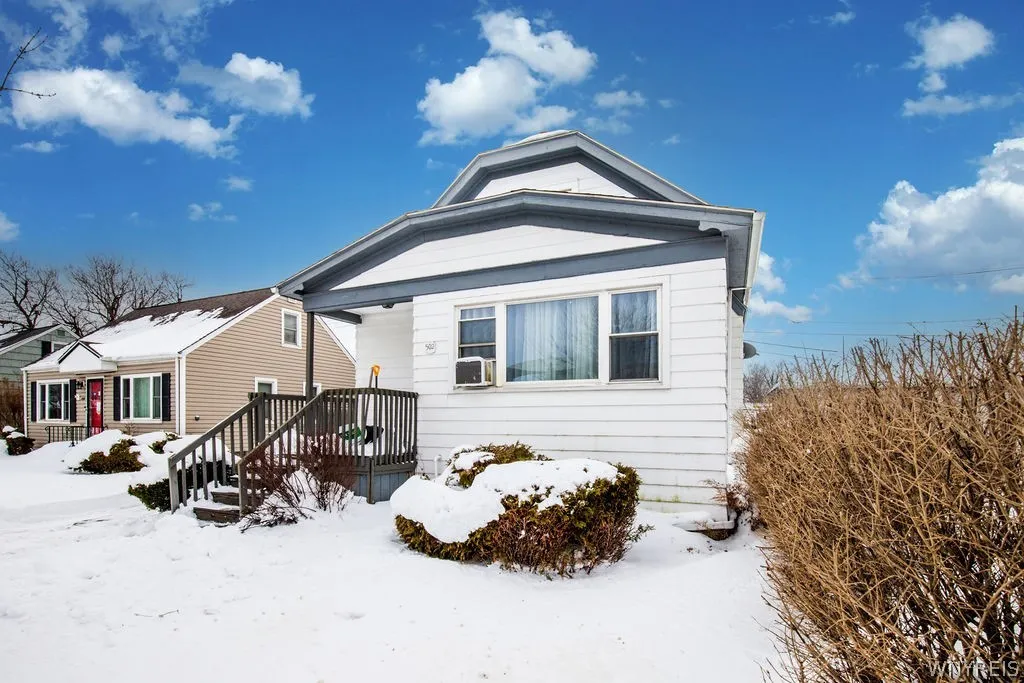 502 West Hazeltine Avenue, Tonawanda, New York 142, Tonawanda, New York 14217, 4 Bedrooms Bedrooms, 7 Rooms Rooms,2 BathroomsBathrooms,Residential,For Sale,502 West Hazeltine Avenue, Tonawanda, New York 142,0,B1661025