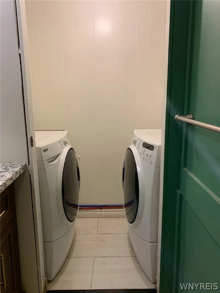 Washer/Dryer located in the Full Bathroom