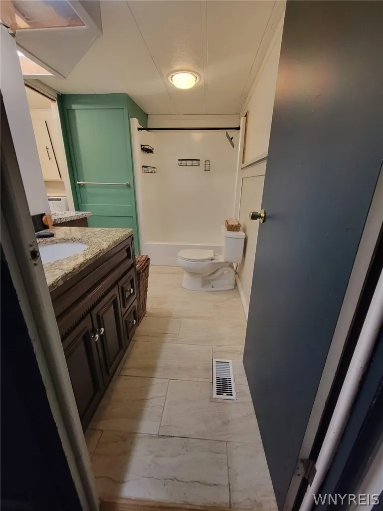 Full Bathroom w/ Double Vanity