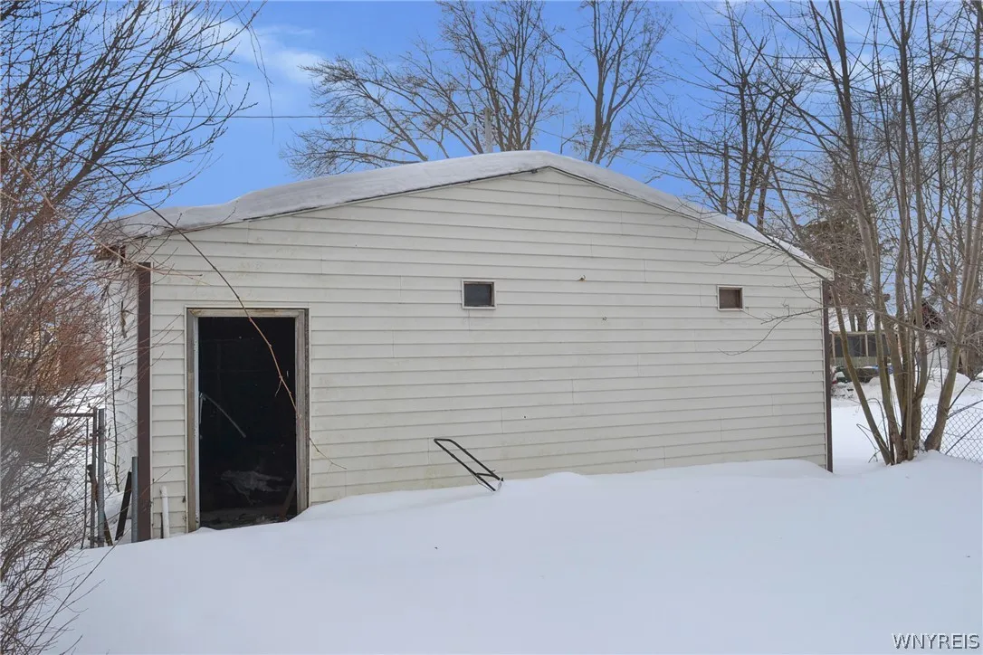 1145 Willow Avenue, Niagara Falls, New York 14305, Niagara Falls, New York 14305, 6 Bedrooms Bedrooms, ,2 BathroomsBathrooms,Residential,Closed,1145 Willow Avenue, Niagara Falls, New York 14305,0,B1662002