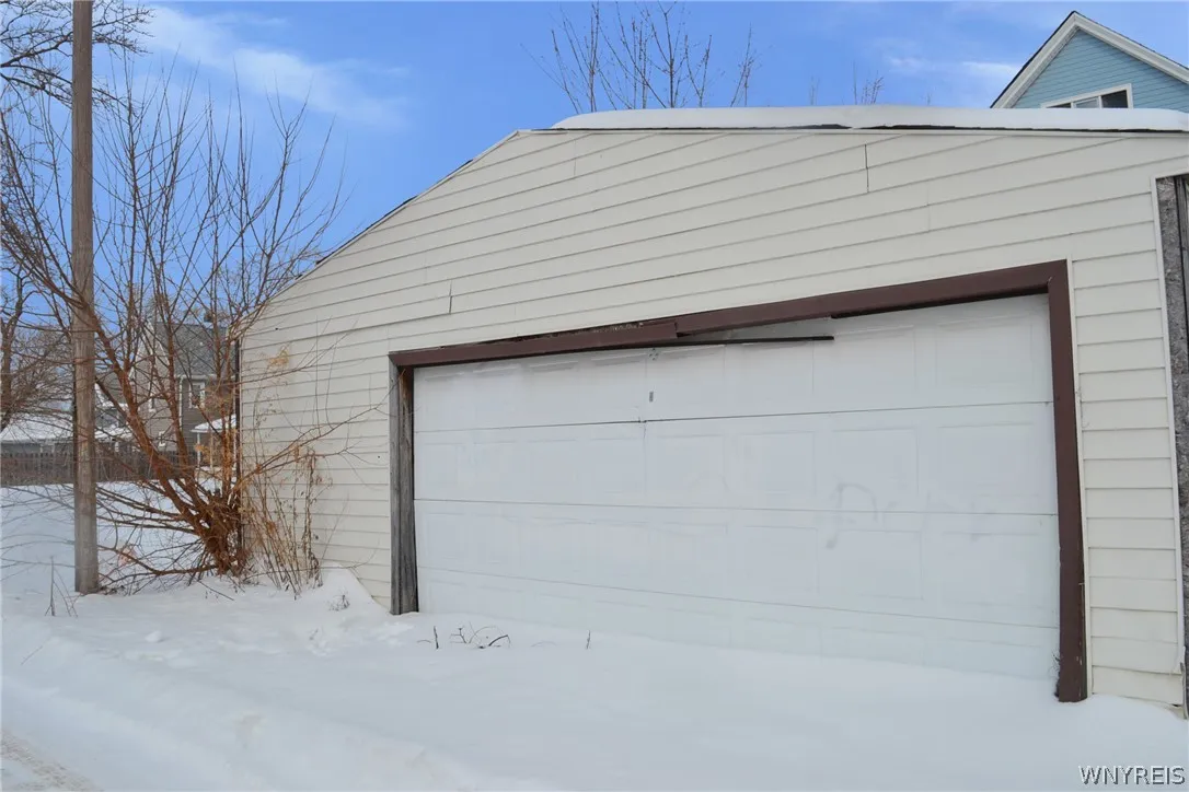 1145 Willow Avenue, Niagara Falls, New York 14305, Niagara Falls, New York 14305, 6 Bedrooms Bedrooms, ,2 BathroomsBathrooms,Residential,Closed,1145 Willow Avenue, Niagara Falls, New York 14305,0,B1662002