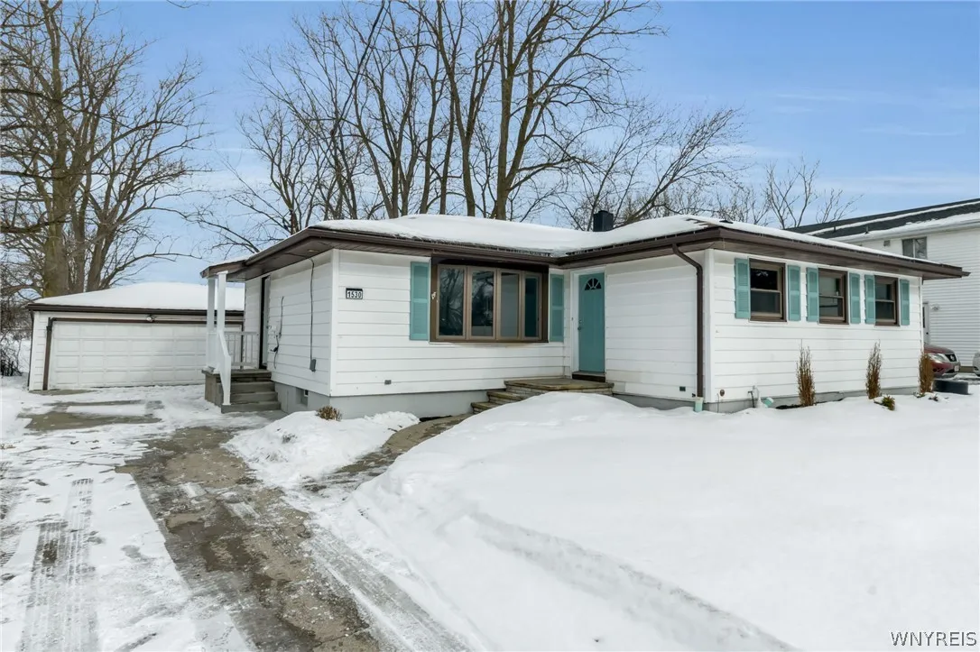 1530 Center Road, West Seneca, New York 14224, West Seneca, New York 14224, 3 Bedrooms Bedrooms, 7 Rooms Rooms,1 BathroomBathrooms,Residential,For Sale,1530 Center Road, West Seneca, New York 14224,0,B1662152