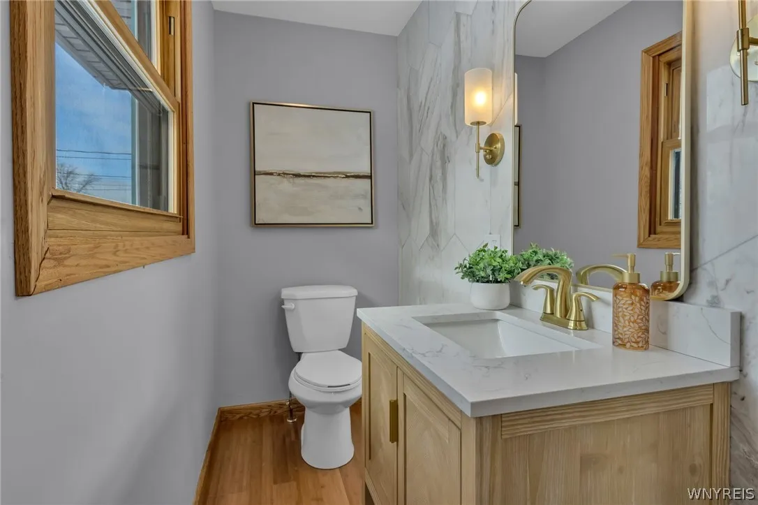 primary 1/2 bath