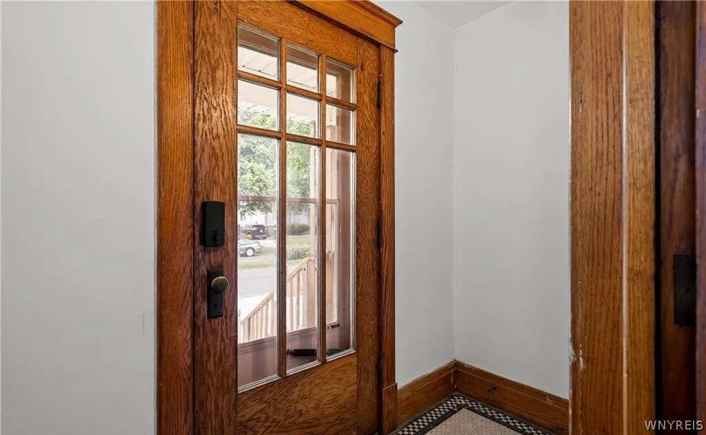 33 Harding Road, Buffalo, New York 14220, Buffalo, New York 14220, 3 Bedrooms Bedrooms, 6 Rooms Rooms,1 BathroomBathrooms,Residential Lease,Closed,33 Harding Road, Buffalo, New York 14220,0,B1662386