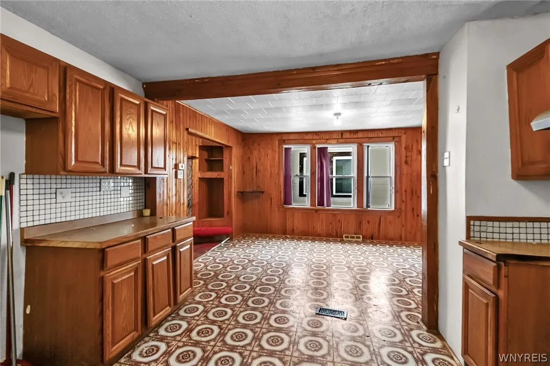 107 Ullman Street, Buffalo, New York 14207, Buffalo, New York 14207, 4 Bedrooms Bedrooms, 10 Rooms Rooms,2 BathroomsBathrooms,Residential,Closed,107 Ullman Street, Buffalo, New York 14207,0,B1661993
