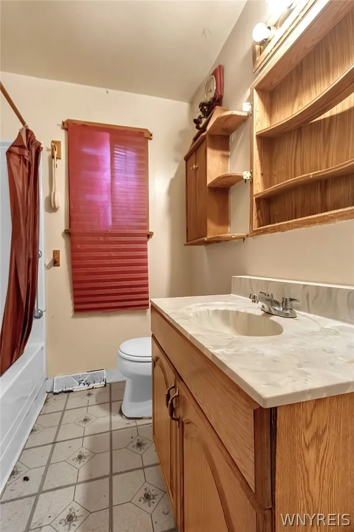 107 Ullman Street, Buffalo, New York 14207, Buffalo, New York 14207, 4 Bedrooms Bedrooms, 10 Rooms Rooms,2 BathroomsBathrooms,Residential,Closed,107 Ullman Street, Buffalo, New York 14207,0,B1661993