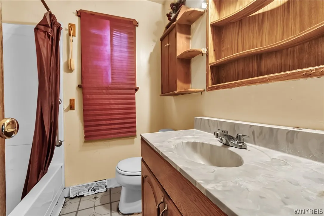 107 Ullman Street, Buffalo, New York 14207, Buffalo, New York 14207, 4 Bedrooms Bedrooms, 10 Rooms Rooms,2 BathroomsBathrooms,Residential,Closed,107 Ullman Street, Buffalo, New York 14207,0,B1661993