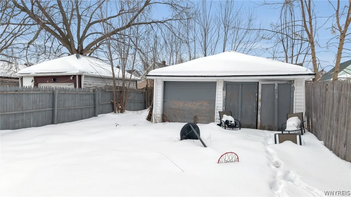 107 Ullman Street, Buffalo, New York 14207, Buffalo, New York 14207, 4 Bedrooms Bedrooms, 10 Rooms Rooms,2 BathroomsBathrooms,Residential,Closed,107 Ullman Street, Buffalo, New York 14207,0,B1661993