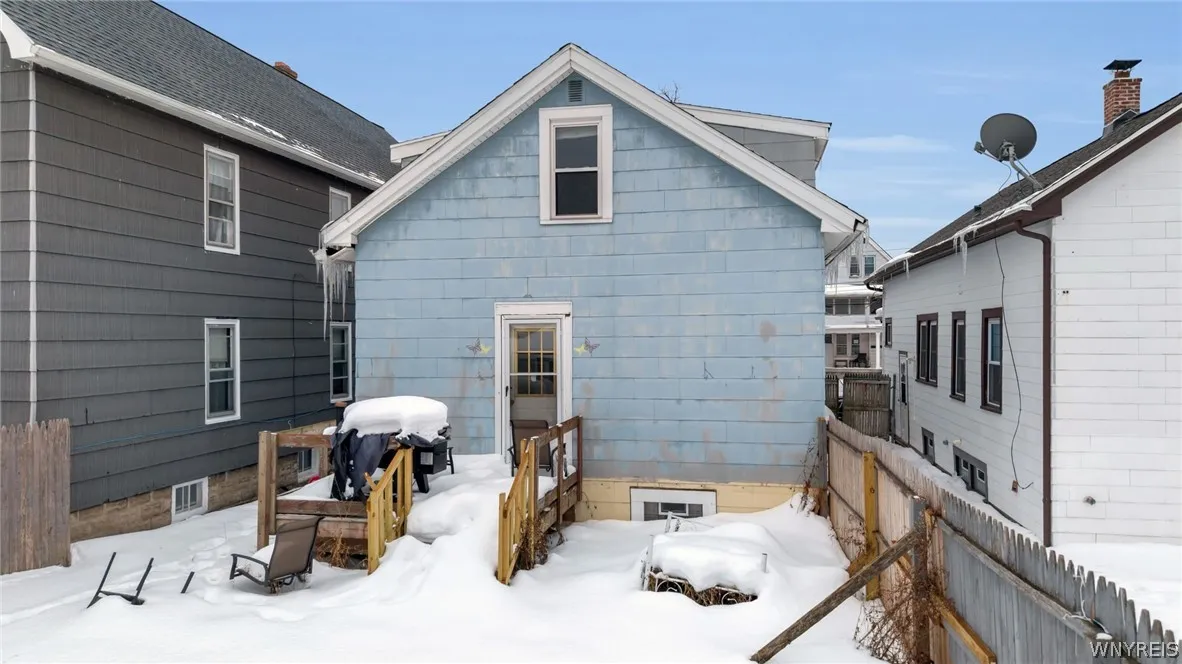 107 Ullman Street, Buffalo, New York 14207, Buffalo, New York 14207, 4 Bedrooms Bedrooms, 10 Rooms Rooms,2 BathroomsBathrooms,Residential,Closed,107 Ullman Street, Buffalo, New York 14207,0,B1661993