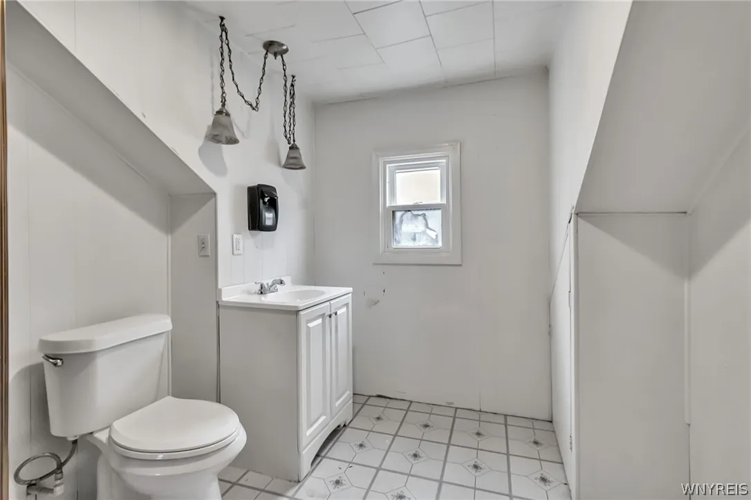 107 Ullman Street, Buffalo, New York 14207, Buffalo, New York 14207, 4 Bedrooms Bedrooms, 10 Rooms Rooms,2 BathroomsBathrooms,Residential,Closed,107 Ullman Street, Buffalo, New York 14207,0,B1661993