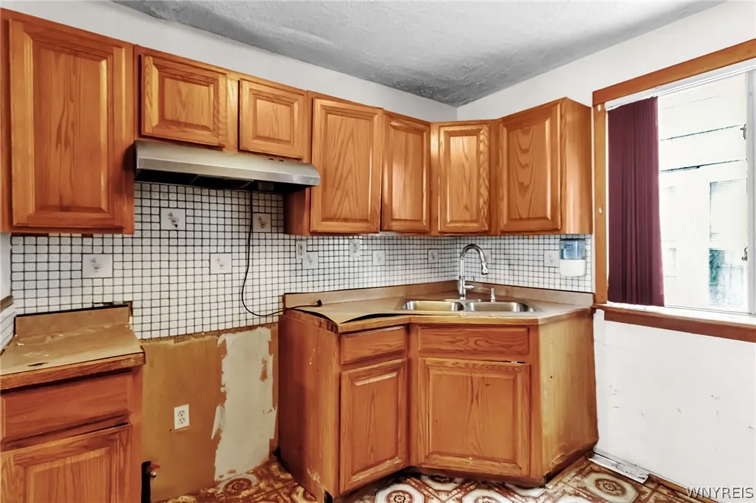 107 Ullman Street, Buffalo, New York 14207, Buffalo, New York 14207, 4 Bedrooms Bedrooms, 10 Rooms Rooms,2 BathroomsBathrooms,Residential,Closed,107 Ullman Street, Buffalo, New York 14207,0,B1661993