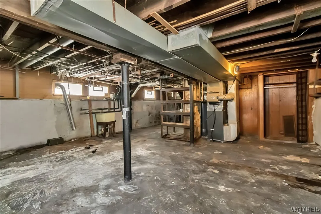 107 Ullman Street, Buffalo, New York 14207, Buffalo, New York 14207, 4 Bedrooms Bedrooms, 10 Rooms Rooms,2 BathroomsBathrooms,Residential,Closed,107 Ullman Street, Buffalo, New York 14207,0,B1661993