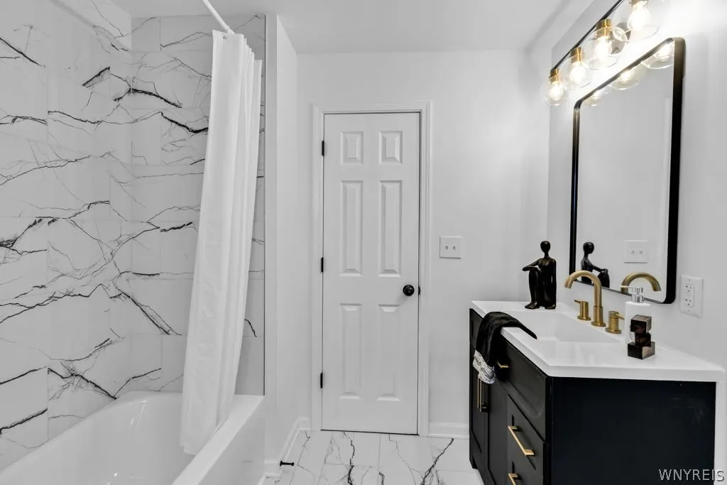 2nd floor FULL BATH