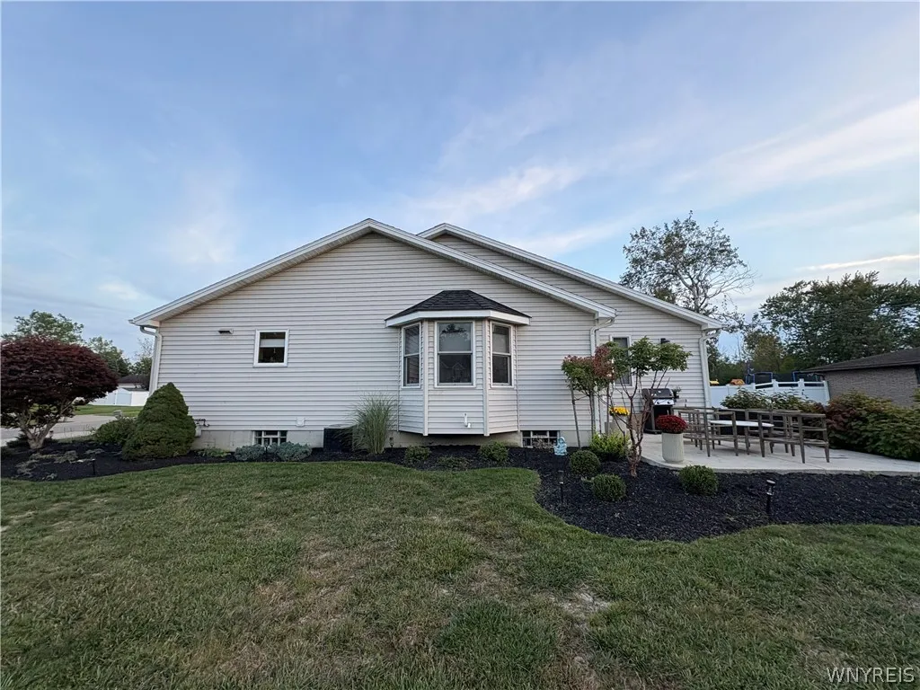 4753 East Highland Parkway, Hamburg, New York 1421, Hamburg, New York 14219, 2 Bedrooms Bedrooms, 6 Rooms Rooms,2 BathroomsBathrooms,Residential,Closed,4753 East Highland Parkway, Hamburg, New York 1421,0,B1662644