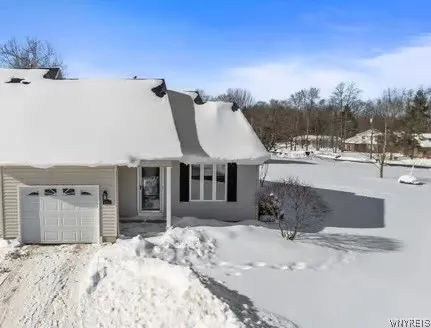 4753 East Highland Parkway, Hamburg, New York 1421, Hamburg, New York 14219, 2 Bedrooms Bedrooms, 6 Rooms Rooms,2 BathroomsBathrooms,Residential,Closed,4753 East Highland Parkway, Hamburg, New York 1421,0,B1662644