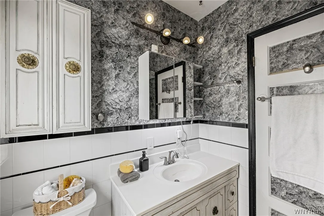 48 Garner Avenue, Buffalo, New York 14213, Buffalo, New York 14213, 4 Bedrooms Bedrooms, 7 Rooms Rooms,1 BathroomBathrooms,Residential,Closed,48 Garner Avenue, Buffalo, New York 14213,0,B1662757