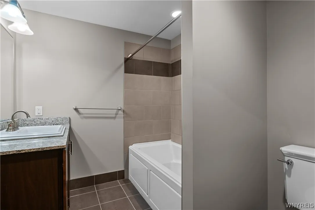 149 Swan 206, Buffalo, New York 14203, Buffalo, New York 14203, 2 Bedroom Bedrooms, 5 Room Rooms,2 BathroomBathrooms,Residential,For Sale,149 Swan 206, Buffalo, New York 14203,0,B1662960
