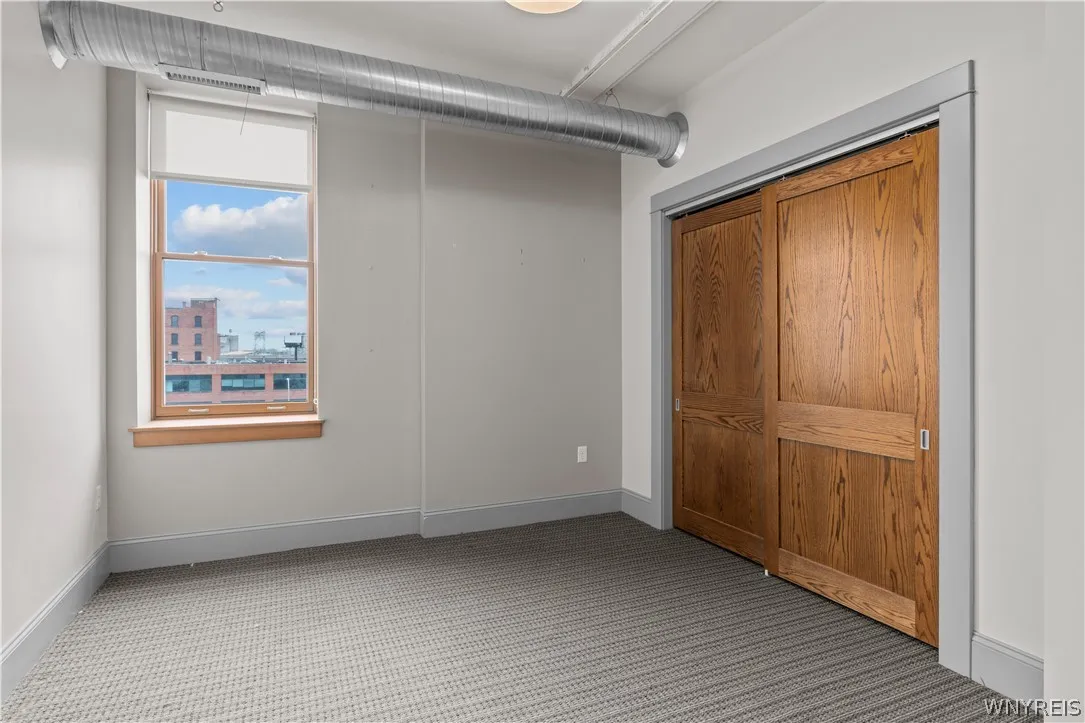 Exterior window is not in this unit 
