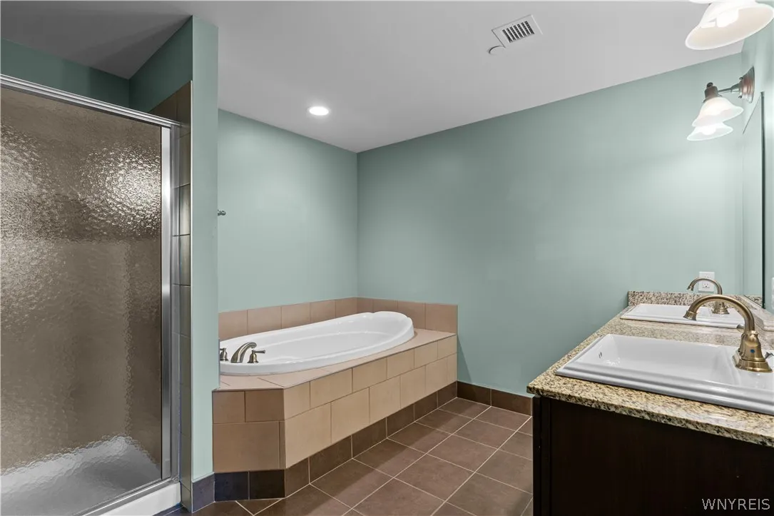 149 Swan 206, Buffalo, New York 14203, Buffalo, New York 14203, 2 Bedroom Bedrooms, 5 Room Rooms,2 BathroomBathrooms,Residential,For Sale,149 Swan 206, Buffalo, New York 14203,0,B1662960