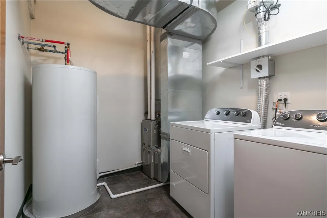 149 Swan 206, Buffalo, New York 14203, Buffalo, New York 14203, 2 Bedroom Bedrooms, 5 Room Rooms,2 BathroomBathrooms,Residential,For Sale,149 Swan 206, Buffalo, New York 14203,0,B1662960