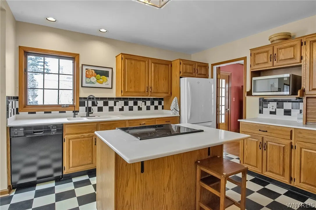 6034 Goodrich Road, Clarence, New York 14032, Clarence, New York 14032, 5 Bedrooms Bedrooms, ,3 BathroomsBathrooms,Residential,Closed,6034 Goodrich Road, Clarence, New York 14032,0,B1663101