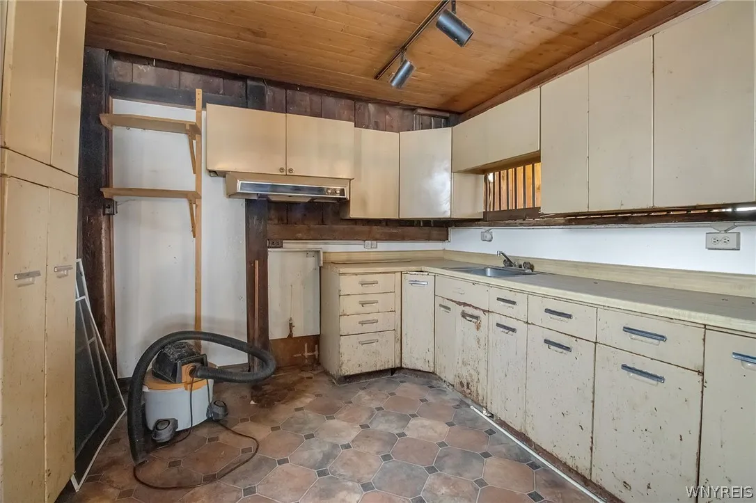 6034 Goodrich Road, Clarence, New York 14032, Clarence, New York 14032, 5 Bedrooms Bedrooms, ,3 BathroomsBathrooms,Residential,Closed,6034 Goodrich Road, Clarence, New York 14032,0,B1663101