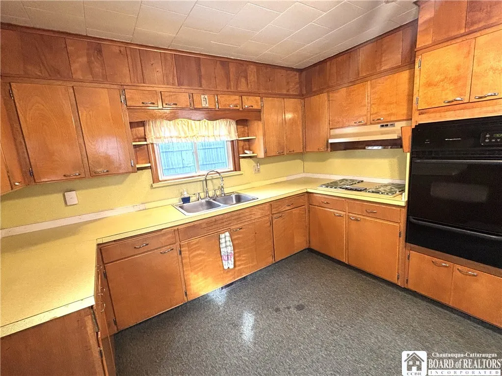 15 Franklin Street, Jamestown, New York 14701, Jamestown, New York 14701, 3 Bedrooms Bedrooms, 7 Rooms Rooms,1 BathroomBathrooms,Residential,For Sale,15 Franklin Street, Jamestown, New York 14701,0,R1662855