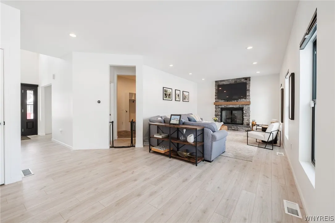 5704 Eleni Court, Avon, New York 14414, Avon, New York 14414, 4 Bedrooms Bedrooms, 8 Rooms Rooms,3 BathroomsBathrooms,Residential,Closed,5704 Eleni Court, Avon, New York 14414,0,B1663028