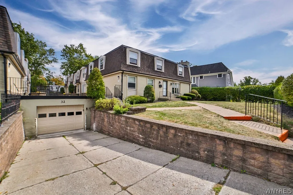 32 Bernhardt Drive 10, Amherst, New York 14226, Amherst, New York 14226, 2 Bedrooms Bedrooms, 5 Rooms Rooms,1 BathroomBathrooms,Residential Lease,For Rent,32 Bernhardt Drive 10, Amherst, New York 14226,0,B1663440