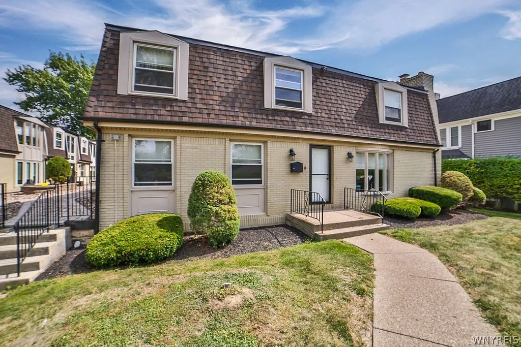 32 Bernhardt Drive 10, Amherst, New York 14226, Amherst, New York 14226, 2 Bedrooms Bedrooms, 5 Rooms Rooms,1 BathroomBathrooms,Residential Lease,For Rent,32 Bernhardt Drive 10, Amherst, New York 14226,0,B1663440