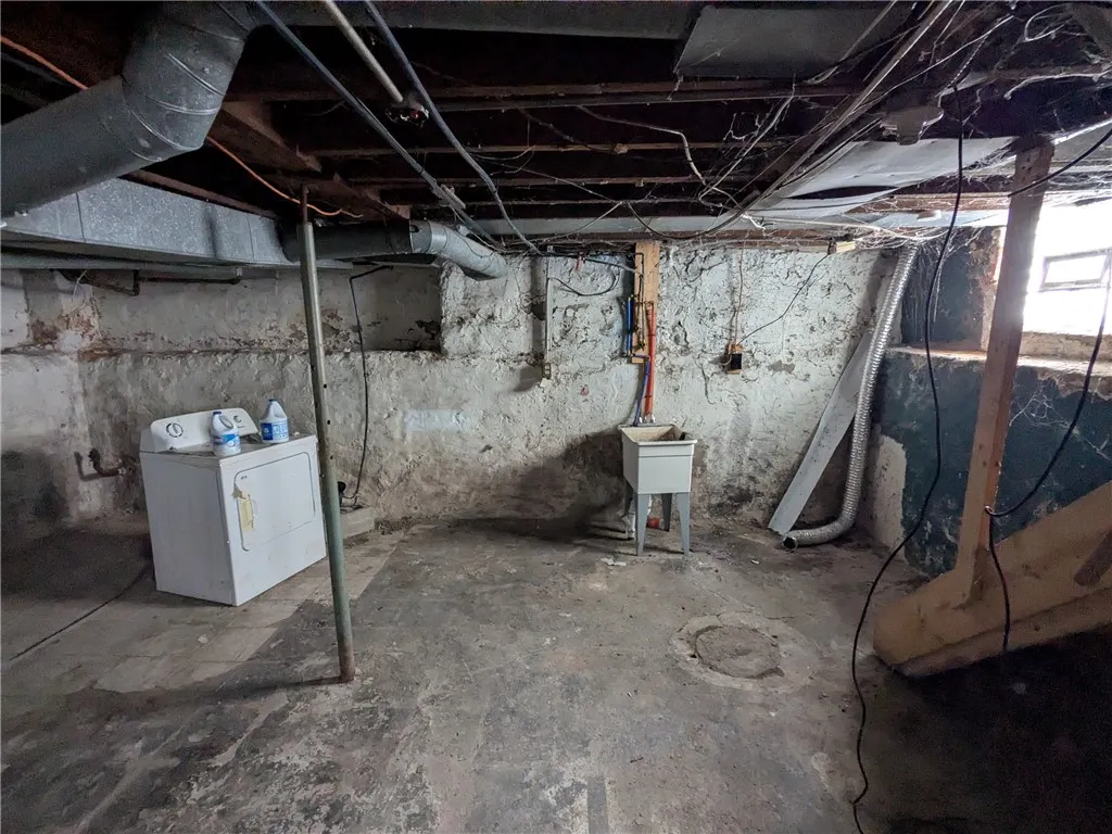 88 Monica Street, Rochester, New York 14619, Rochester, New York 14619, 4 Bedrooms Bedrooms, 5 Rooms Rooms,1 BathroomBathrooms,Residential,For Sale,88 Monica Street, Rochester, New York 14619,0,R1662418