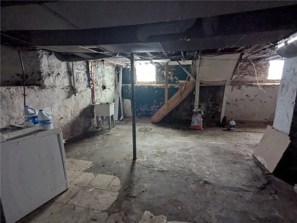 88 Monica Street, Rochester, New York 14619, Rochester, New York 14619, 4 Bedrooms Bedrooms, 5 Rooms Rooms,1 BathroomBathrooms,Residential,For Sale,88 Monica Street, Rochester, New York 14619,0,R1662418