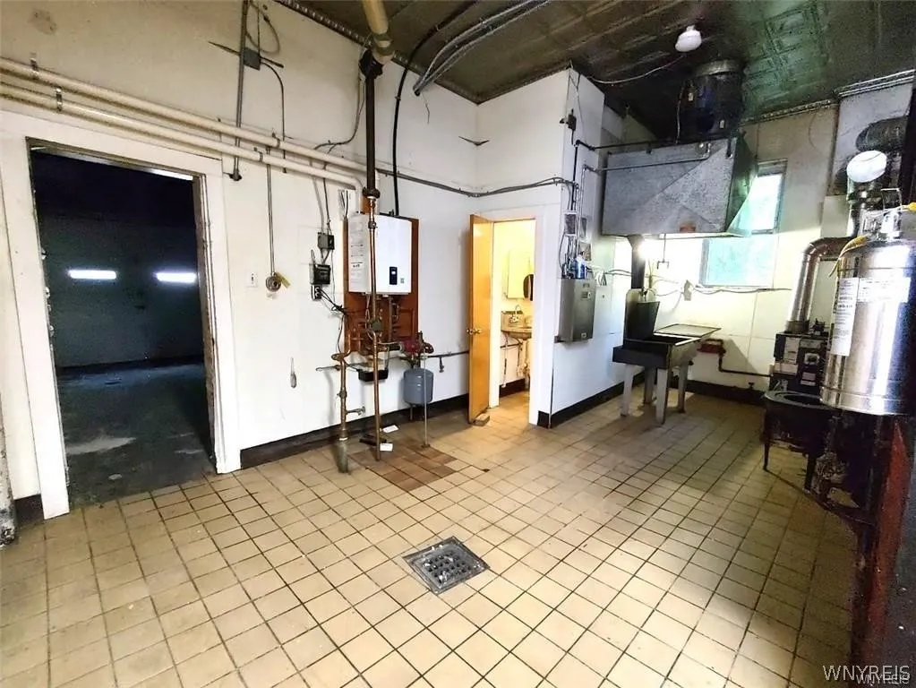 543 South Park Avenue, Buffalo, New York 14204, Buffalo, New York 14204, 5 Rooms Rooms,Commercial Sale,For Sale,543 South Park Avenue, Buffalo, New York 14204,0,B1663792