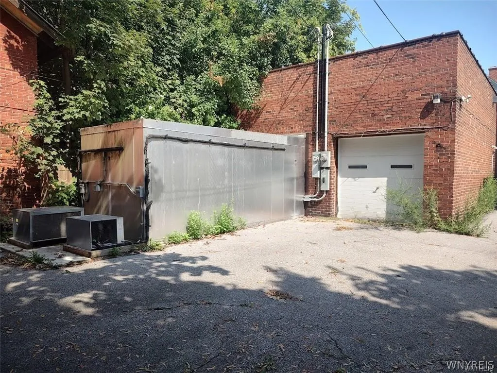 543 South Park Avenue, Buffalo, New York 14204, Buffalo, New York 14204, 5 Rooms Rooms,Commercial Sale,For Sale,543 South Park Avenue, Buffalo, New York 14204,0,B1663792